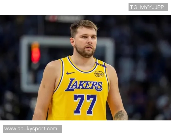 东契奇季前赛首秀表现超预期自信满满期待新赛季挑战 东契奇季前赛首秀表现超预期自信满满期待新赛季挑战