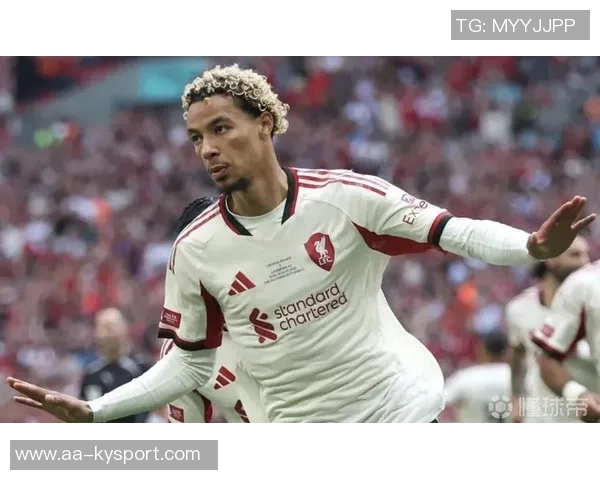 迪福分析认为埃基蒂克更适合担任红军9号位超越伊萨克