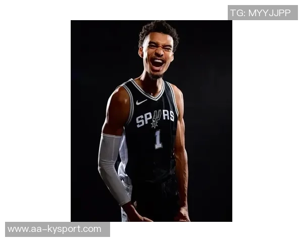 文班表现超凡让浓眉显得普通他是我见过最罕见的优秀球员