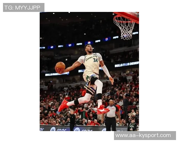 字母哥半场表现抢眼贡献10分4板5助频繁强攻制造犯规罚球命中率高